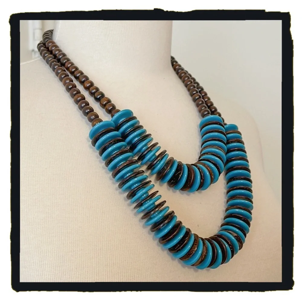 💕Beautiful Chunky Vintage Necklace Blue Beads & Brown Polished Wood Beads💕 - Picture 2 of 6